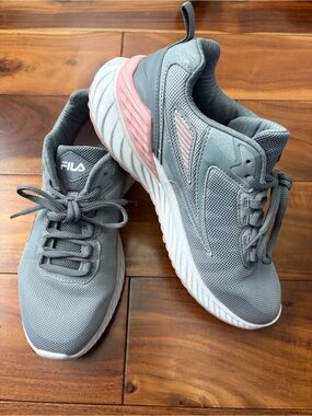 Fila Women’s Grey & Pink Mesh Athletic Sneakers